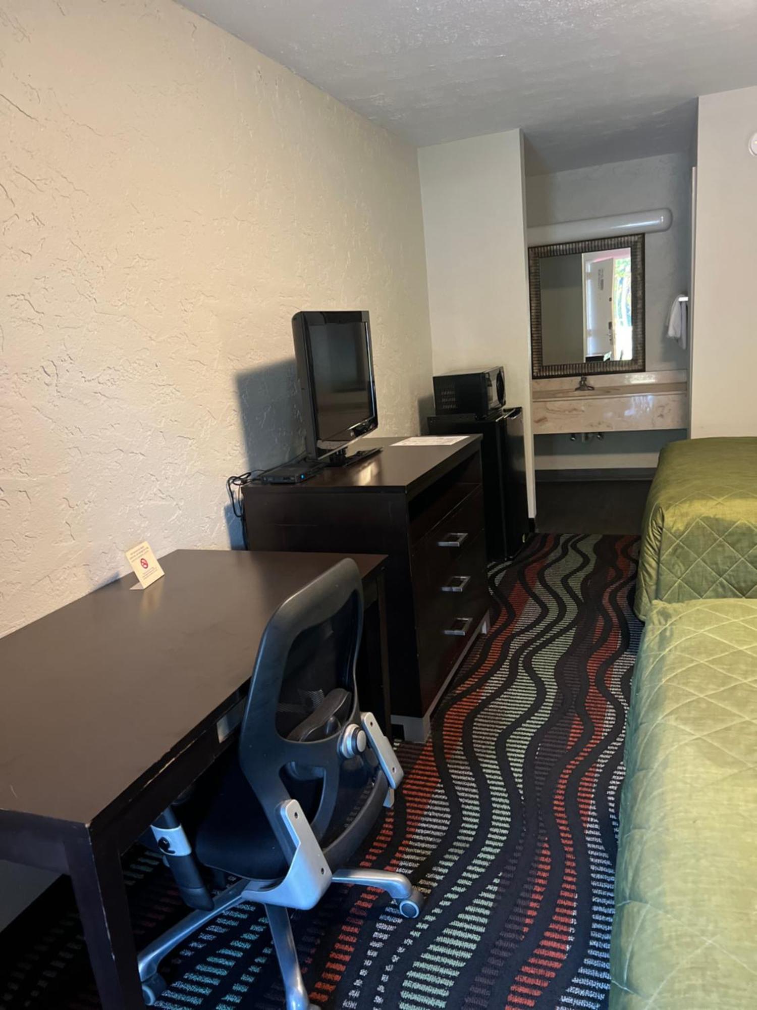 Applegate Inn Кливланд Екстериор снимка