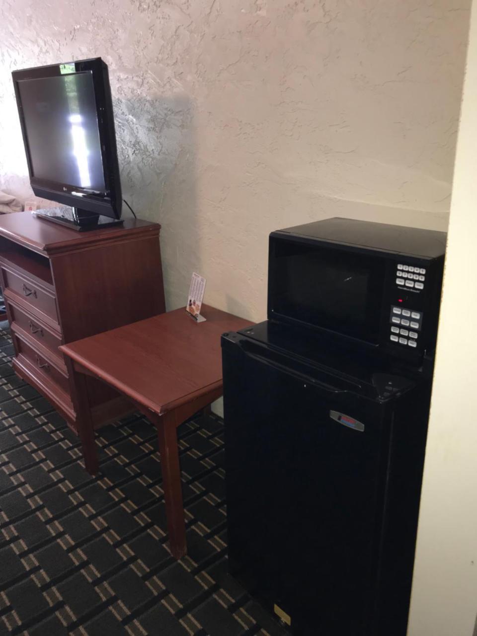 Applegate Inn Кливланд Екстериор снимка